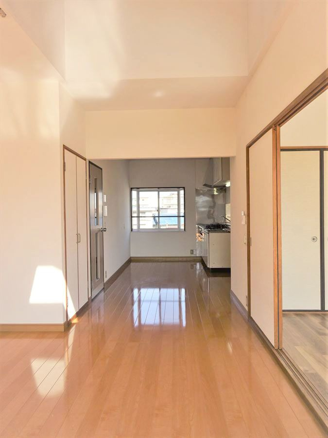 上津コーポE棟の居間・リビング|広いリビング★