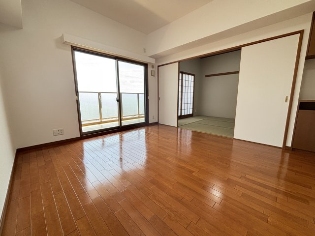 プレステージ大久保サウスヒルズの居間・リビング