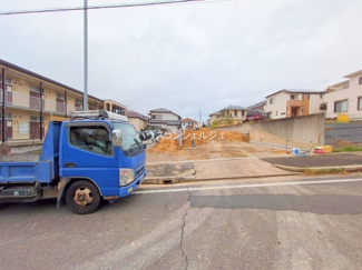 【前面道路含む現地写真】