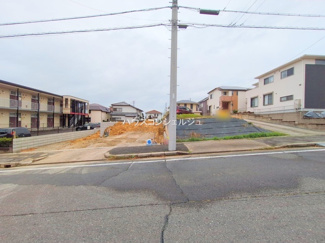 【前面道路含む現地写真】