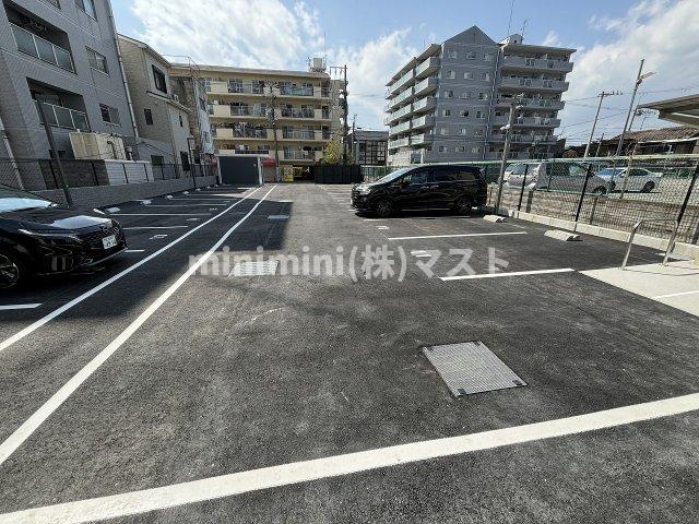 ワールドアイ大阪城EASTアドバンスの駐車場