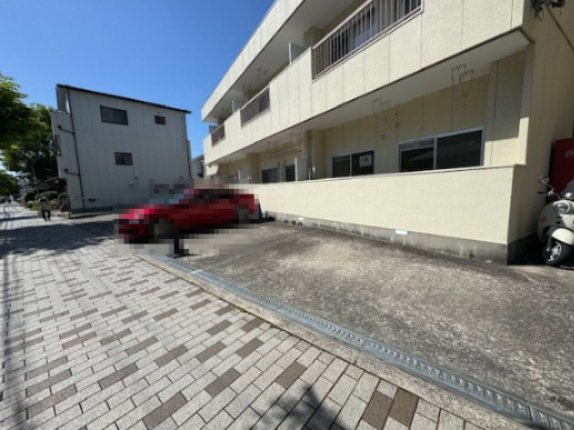 青葉ハイツの駐車場