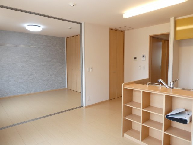 アーバン松本の居間・リビング|落ち着いた室内