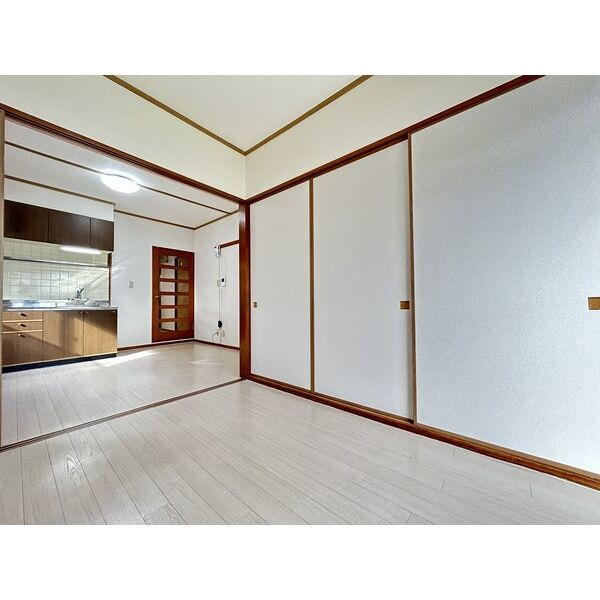 ファミール大津の居間・リビング