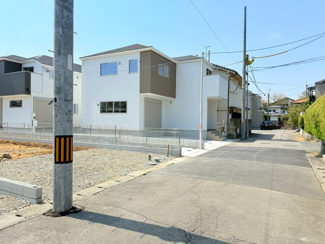【前面道路含む現地写真】