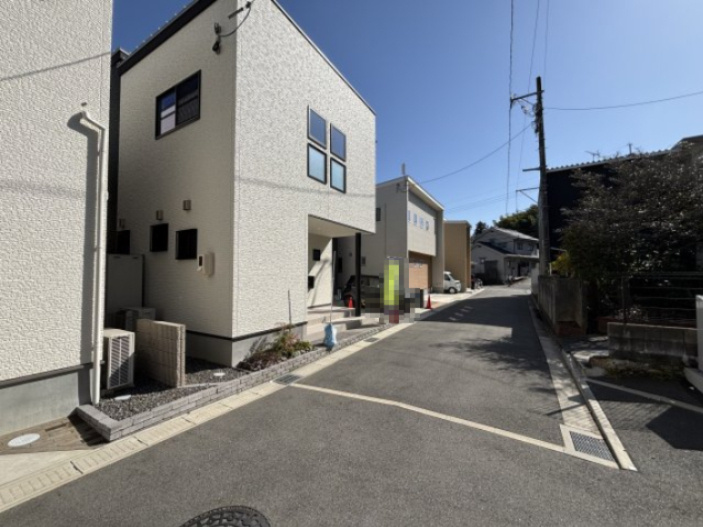 新築戸建　伴東３丁目の前面道路含む現地写真