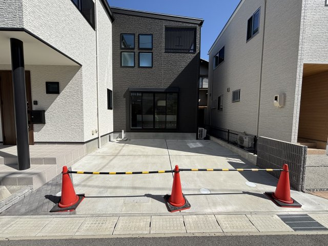 新築戸建　伴東３丁目の駐車場|並列駐車　2台可能です
