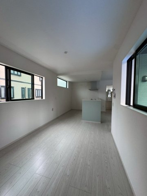 【居間・リビング】 | 緑区鳥澄2期　新築戸建　 | キャンペーン対象物件です♪詳細は弊社ホームページもしくはスタッフまでお気軽にお問合せ下さいませ♪ お役に立てる自信があります♪