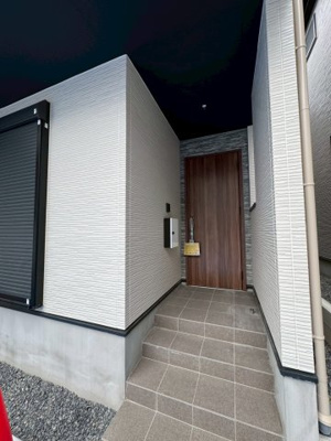 【玄関】 | 緑区鳥澄2期　新築戸建　 | キャンペーン対象物件です♪詳細は弊社ホームページもしくはスタッフまでお気軽にお問合せ下さいませ♪ お役に立てる自信があります♪