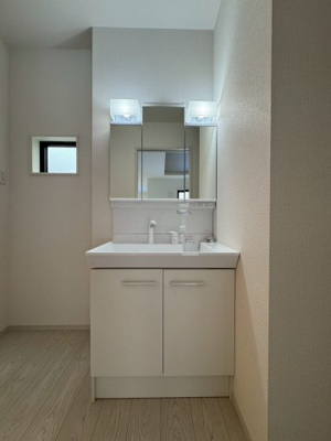 【独立洗面台】 | 緑区鳥澄2期　新築戸建　 | キャンペーン対象物件です♪詳細は弊社ホームページもしくはスタッフまでお気軽にお問合せ下さいませ♪ お役に立てる自信があります♪