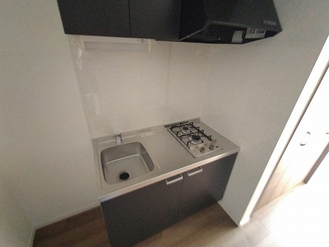 神戸市須磨区行幸町３丁目のアパートのキッチン|システムキッチン（ガス２口付）