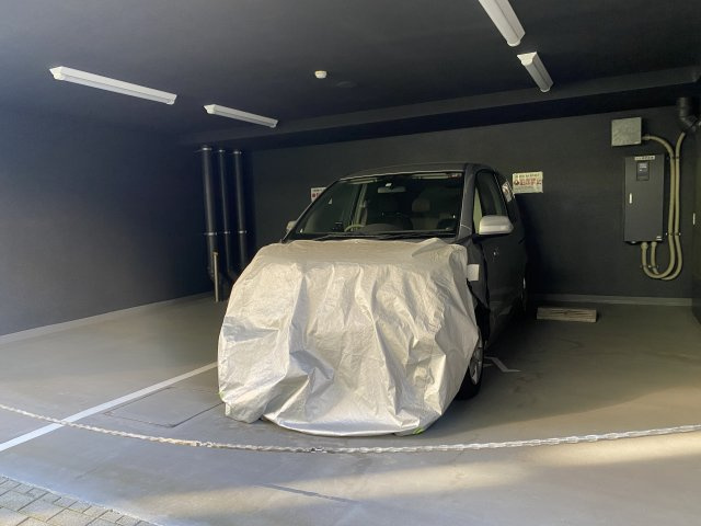 レジディア三越前の駐車場