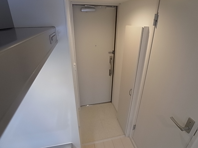 神戸市兵庫区駅南通３丁目の賃貸マンションの玄関|シューズボックス付き