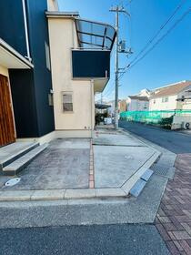 田口１丁目　中古一戸建ての駐車場|駐車２台可能
■物件内覧・資金計画相談・住宅ローン相談、リフォーム相談、お問合せ受付中■
※当日・翌日のご内覧、ご相談はお電話でのお問合せがスムーズです！
