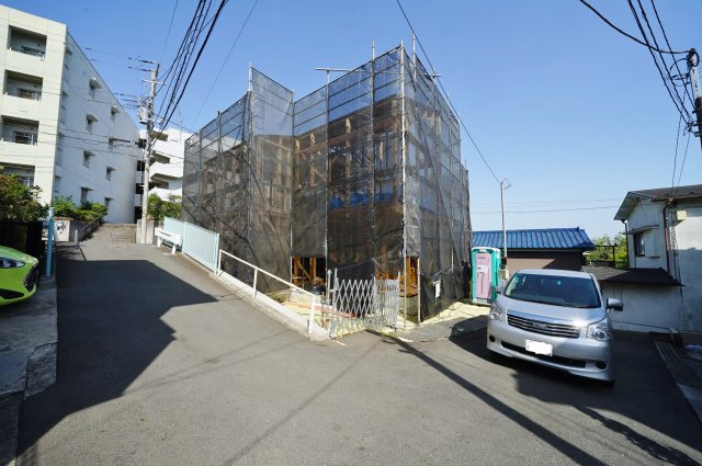 【横浜市保土ケ谷区岩崎町38-15新築戸建て】★仲介手数料無料★（岩崎小学校・岩崎中学校）の前面道路含む現地写真