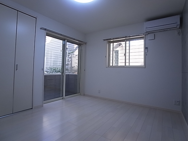 神戸市須磨区千守町２丁目のアパートの居間・リビング|リビング