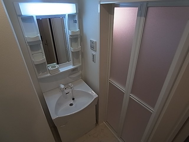 神戸市須磨区千守町２丁目のアパートの洗面所