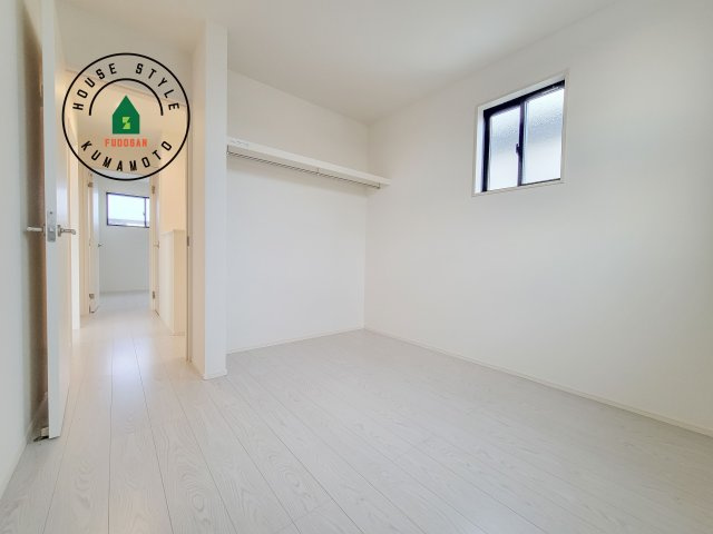 合志市幾久富第5-2棟（1号棟）　の洋室|柔らかい陽光が差し込む明るいお部屋を演出する設計。彩光の取れる窓が気持ちの良いお部屋を創り上げます。