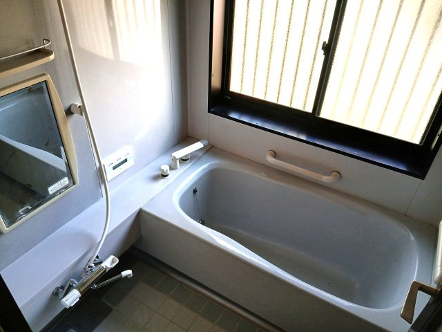 熊谷市小八林　中古戸建の洋室|２階　西側洋室（８帖）大容量のクローゼットで収納スペースも沢山あります