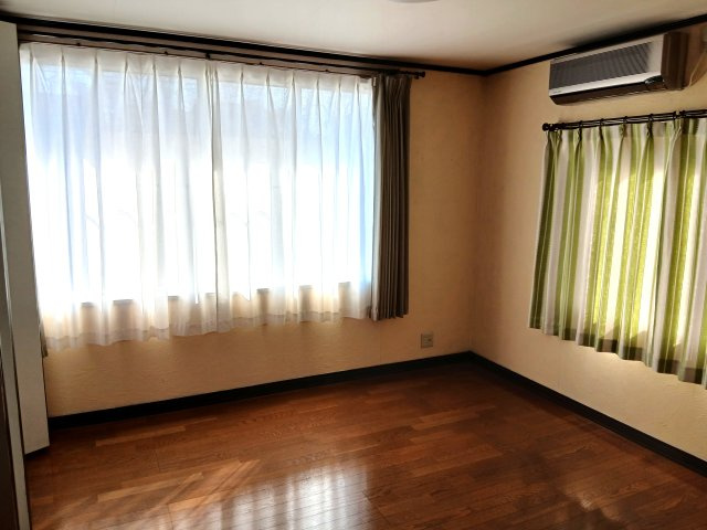 熊谷市小八林　中古戸建の洋室|２階　西側洋室（８帖）