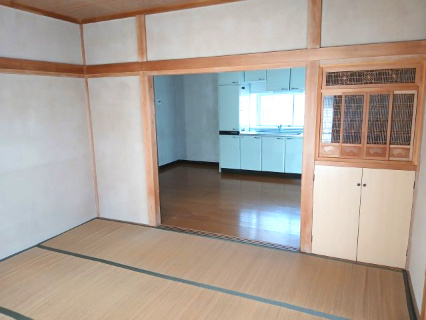 熊谷市小八林　中古戸建の和室|キッチン横和室（８帖）