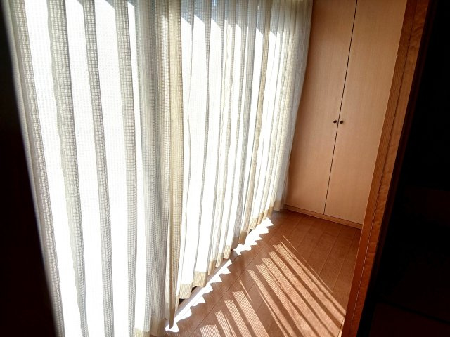 熊谷市小八林　中古戸建の和室|１階　南側和室（８帖）前の廊下です