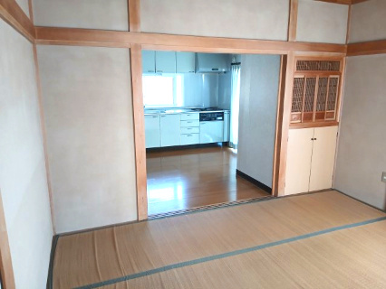 熊谷市小八林　中古戸建の和室|キッチン横和室（８帖）