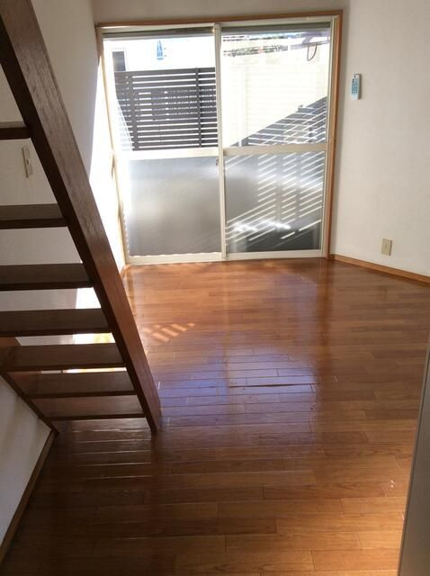 ビーンズ国立の居間・リビング