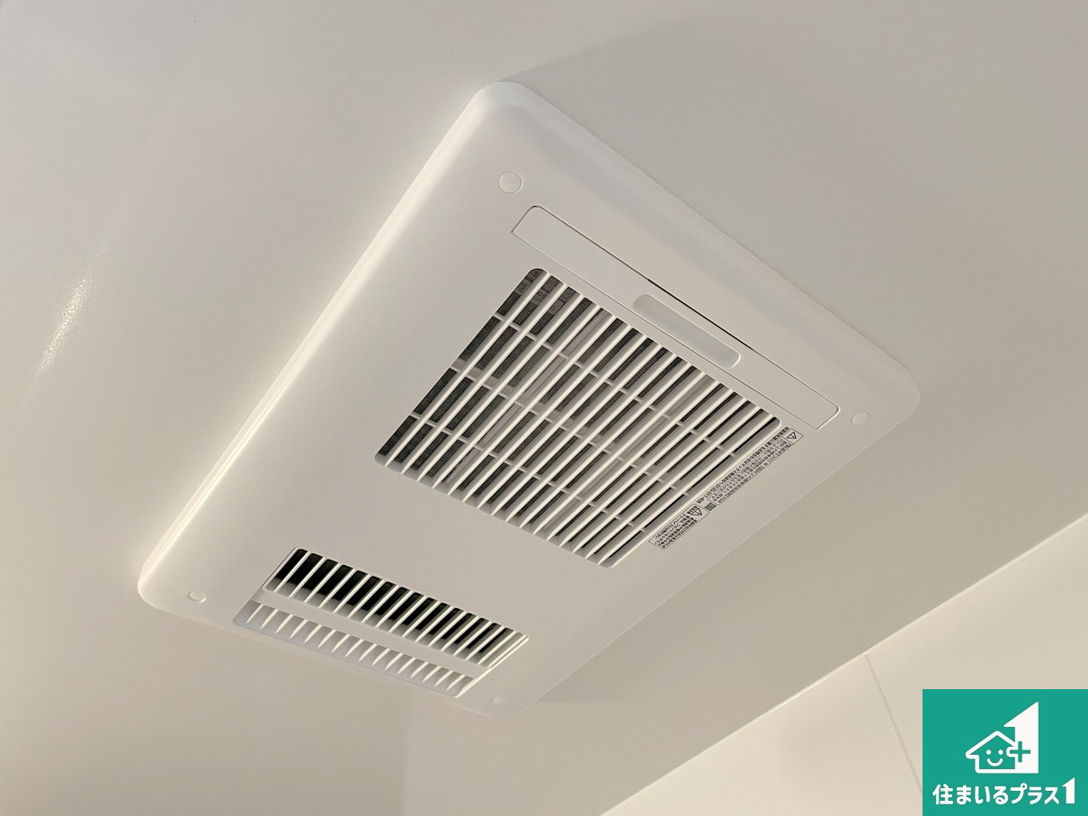 豊中市服部寿町　第1期　新築一戸建ての冷暖房・空調設備|四季を通して快適なバスライフをお手伝いする浴室暖房乾燥機！浴室の乾燥・暖房・涼風・換気はもちろん、２４時間換気にも対応！