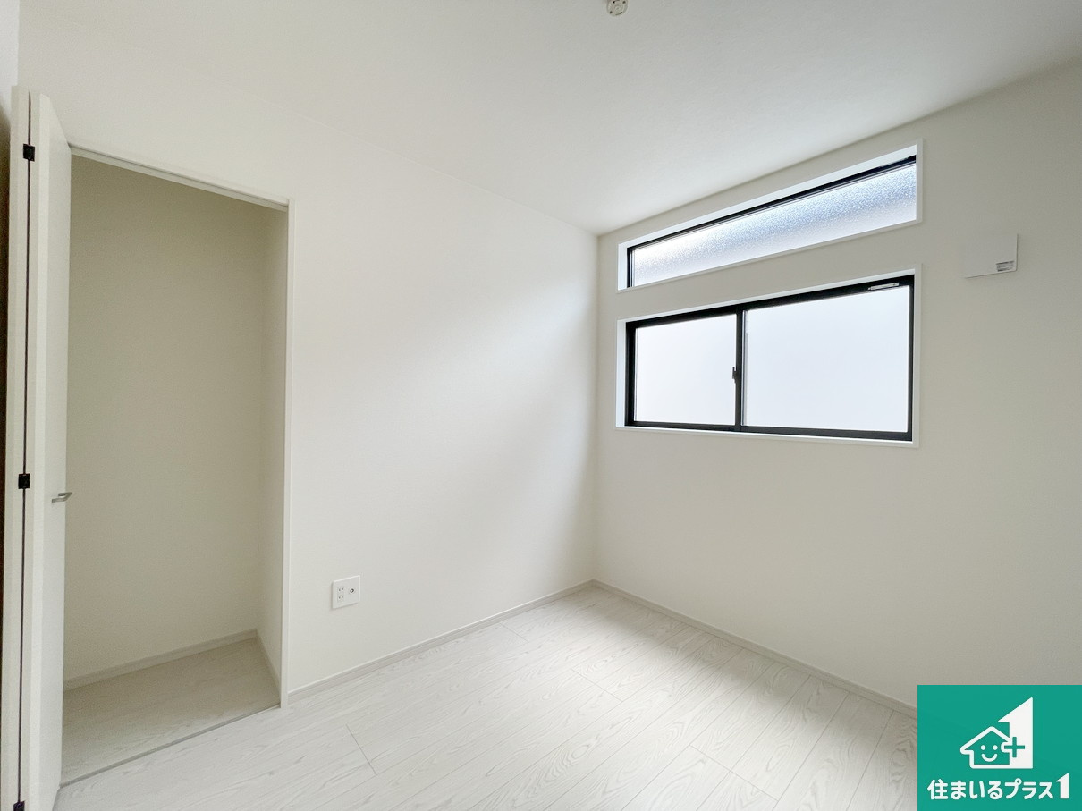 豊中市服部寿町　第1期　新築一戸建ての洋室|シンプルな洋室は、自分好みのインテリアが楽しめます♪ご家族とインテリアや家具を選びに行くのは新築購入時の醍醐味の一つです。ぜひお楽しみください♪