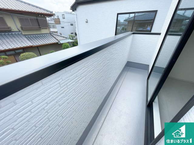 豊中市服部寿町　第1期　新築一戸建てのバルコニー|ワイドバルコニーは洗濯物を干すスペースが広いのでご家族が多くても安心！
