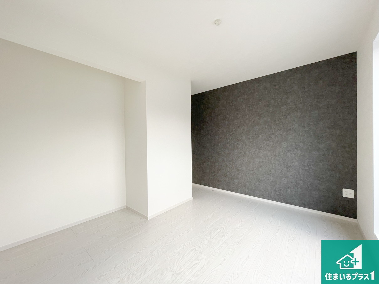 豊中市服部寿町　第1期　新築一戸建ての洋室|シンプルな洋室は、自分好みのインテリアが楽しめます♪ご家族とインテリアや家具を選びに行くのは新築購入時の醍醐味の一つです。ぜひお楽しみください♪