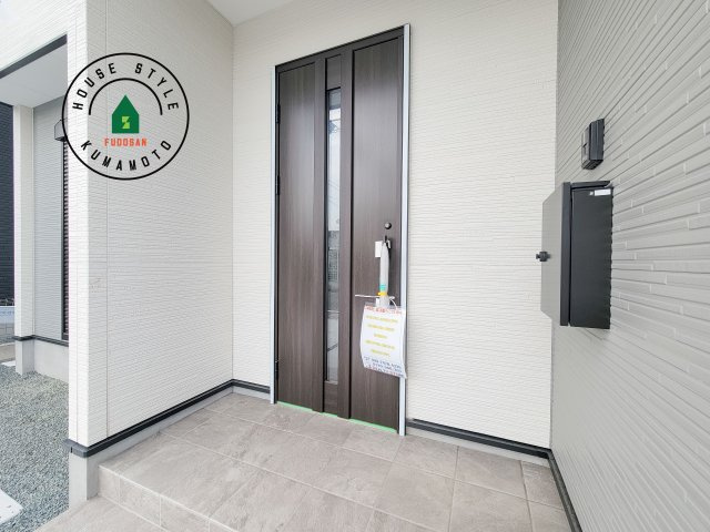 合志市幾久富第5-2棟（2号棟）　の玄関|おでかけの時も帰った時も、「我が家」を最初に感じでもらえる素敵な空間に。