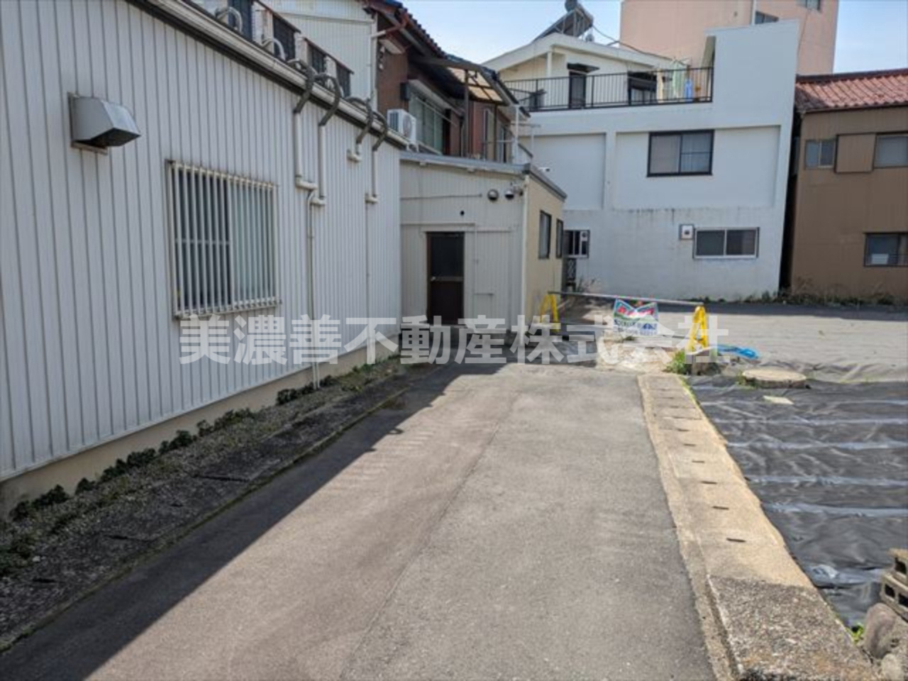６４３２４　岐阜市瑞穂町土地の前面道路含む現地写真