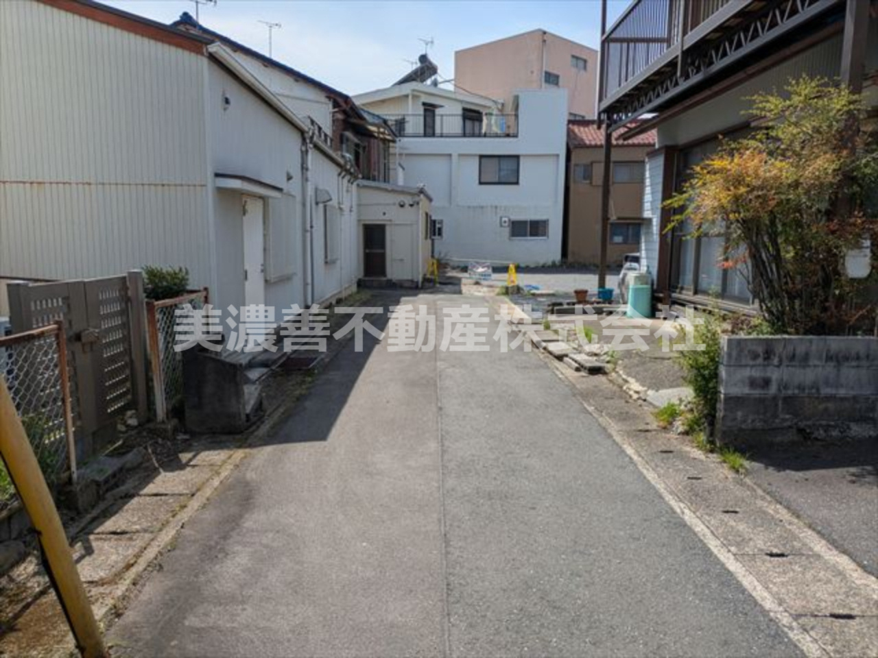 ６４３２４　岐阜市瑞穂町土地の前面道路含む現地写真