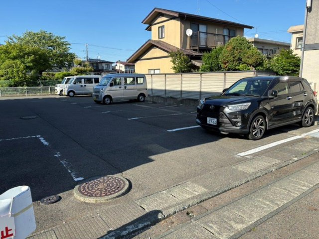 OTHマンションの駐車場