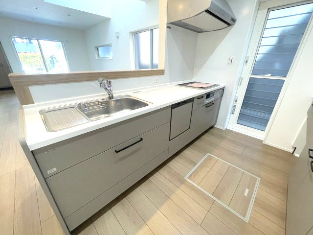 廿日市市大野字鯛ノ原　№35622のキッチン|リビング全体を見渡せる
対面式キッチンです。