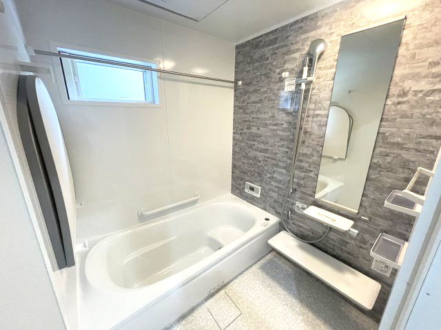 廿日市市大野字鯛ノ原　№35622の浴室|節水効果があるエコベンチ付き
