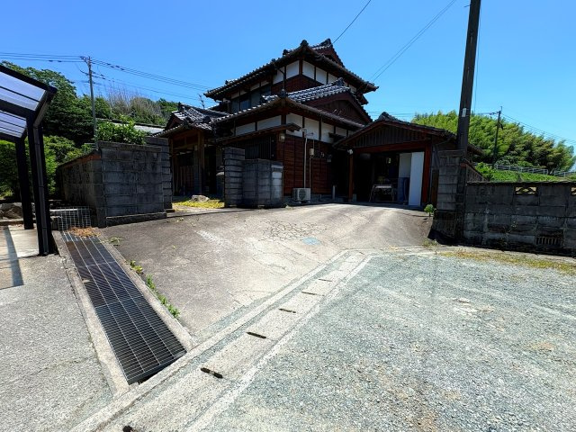 八女市柳島中古戸建の駐車場