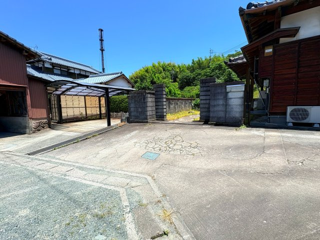 八女市柳島中古戸建の駐車場