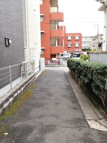 江戸川区松島４丁目　中古戸建再建築不可の前面道路含む現地写真