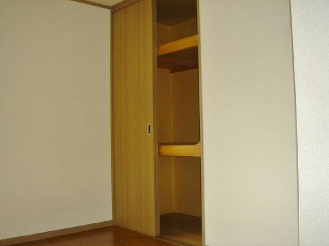 さいたま市浦和区仲町２丁目の賃貸マンションの収納|別号室の参考写真です。