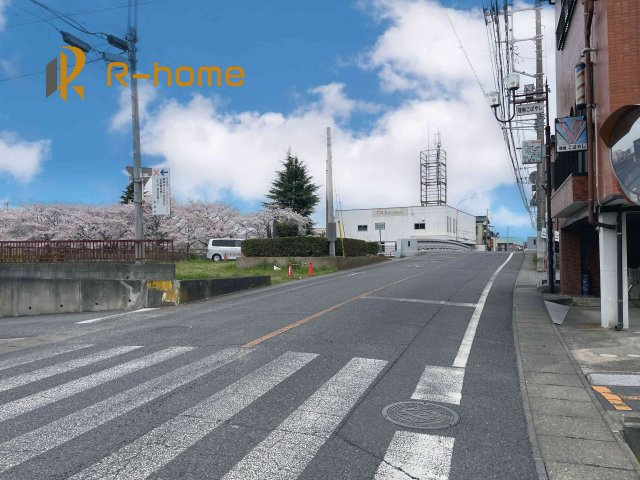 常総市水海道橋本町　中古戸建の前面道路含む現地写真|『今から見たい！』大歓迎です♪
お気軽にＲ－ｈomeまでお問い合わせください。