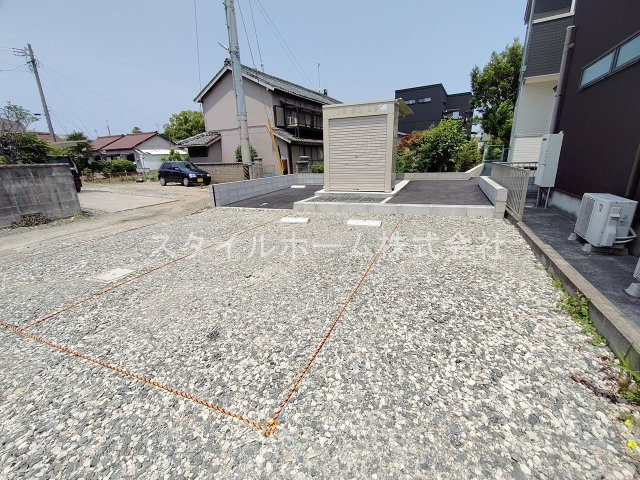 プランドール今宮の駐車場