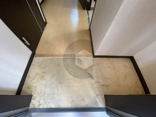 アルベージュ八戸ノ里1番館の玄関