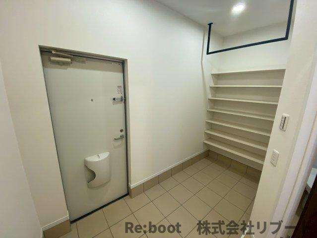 MOK-TERRACE GYOTOKU（モックテラスギョウトク）の玄関