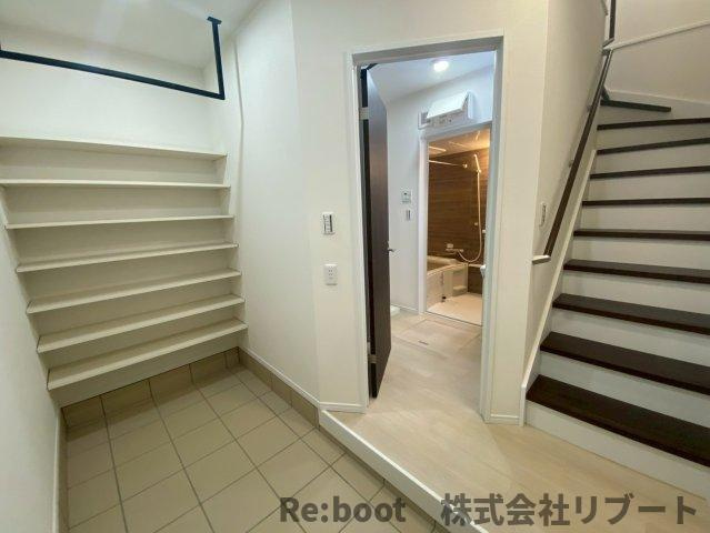 MOK-TERRACE GYOTOKU（モックテラスギョウトク）の玄関