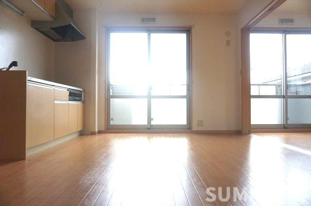 グリーンヒルズBの居間・リビング