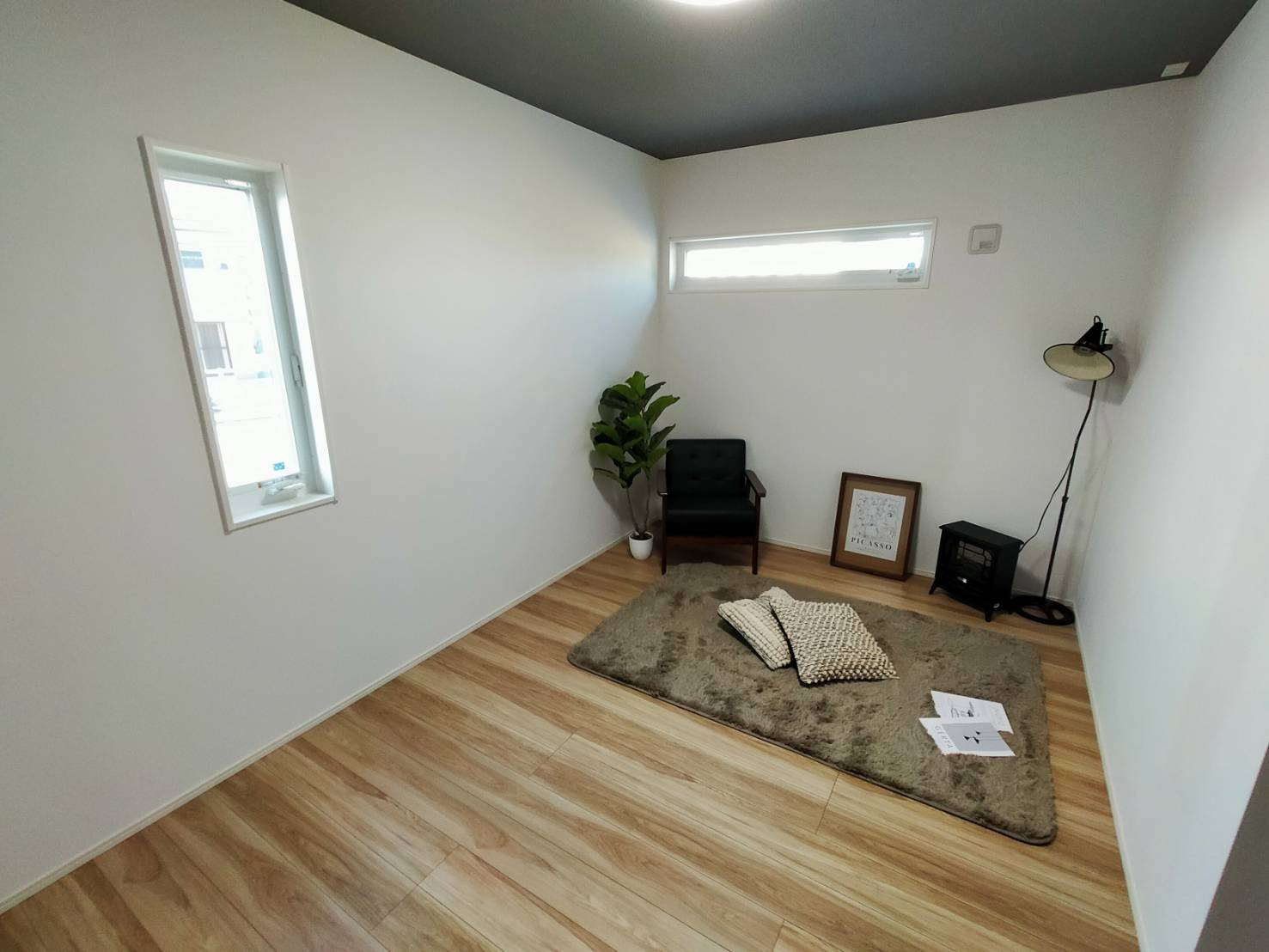 西条市小松町新屋敷1号地の洋室