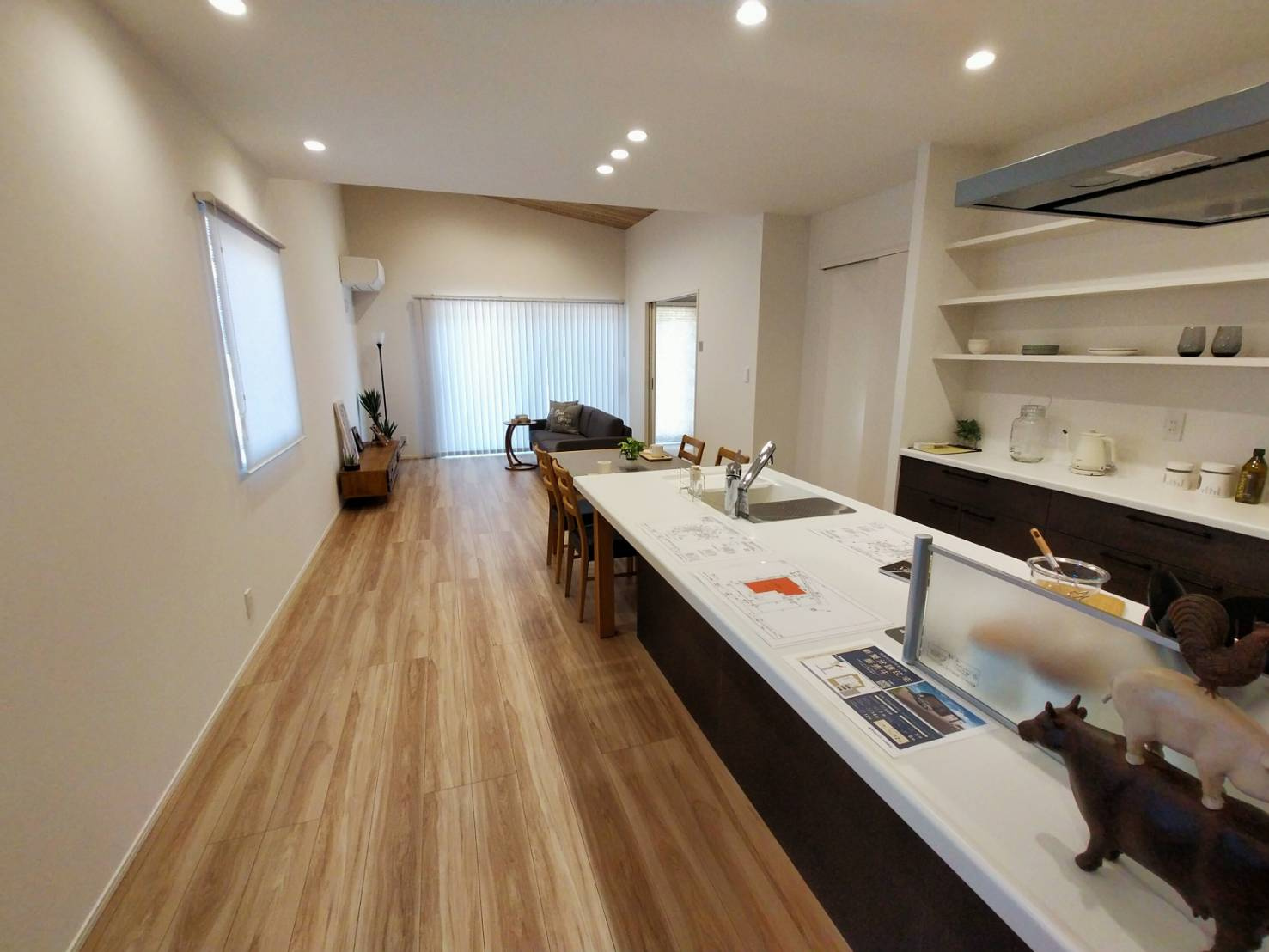 西条市小松町新屋敷1号地の居間・リビング